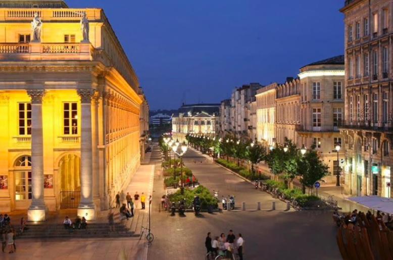 Guestready - Sunny Attic Apt Near Grand Theatre Бордо Экстерьер фото